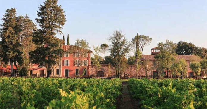 Le Château Saint-Roux ouvre à nouveau ses portes.