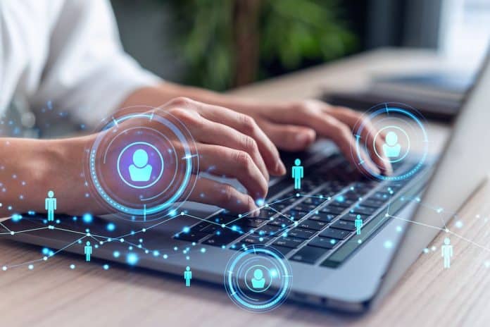 Fives retrace les vrais parcours de ses candidats pour en recruter 1000 nouveaux en 2022.